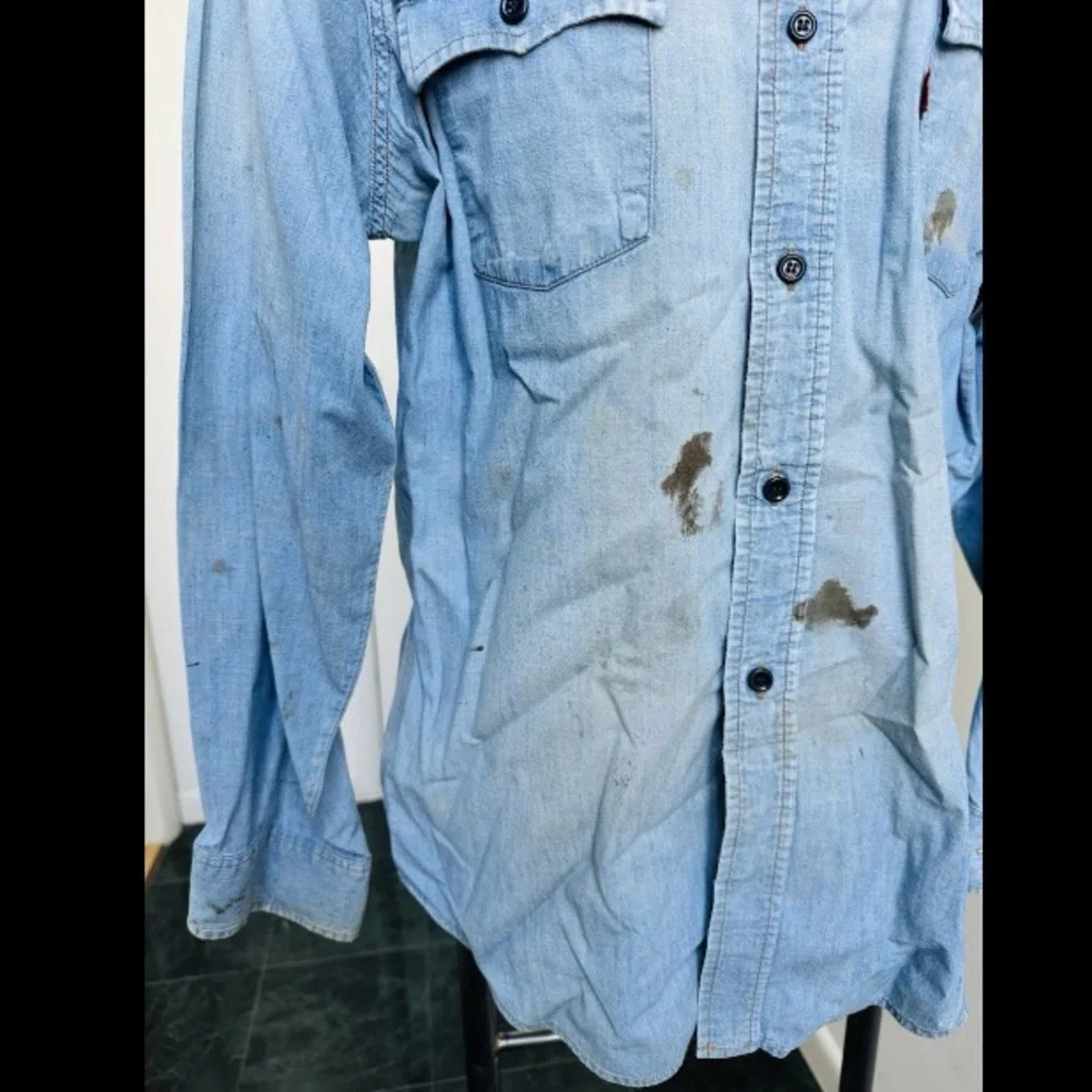 VINTAGE 1970s LEVI'S WORK SHIRT ORANGE TAB BLUE DENIM CHAMBRAY DISTRESSED XL - Picture 4 of 10